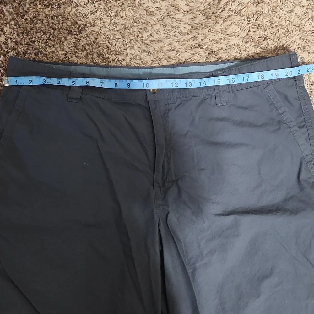 Columbia Men's Charcoal Flat Front Shorts Size 40